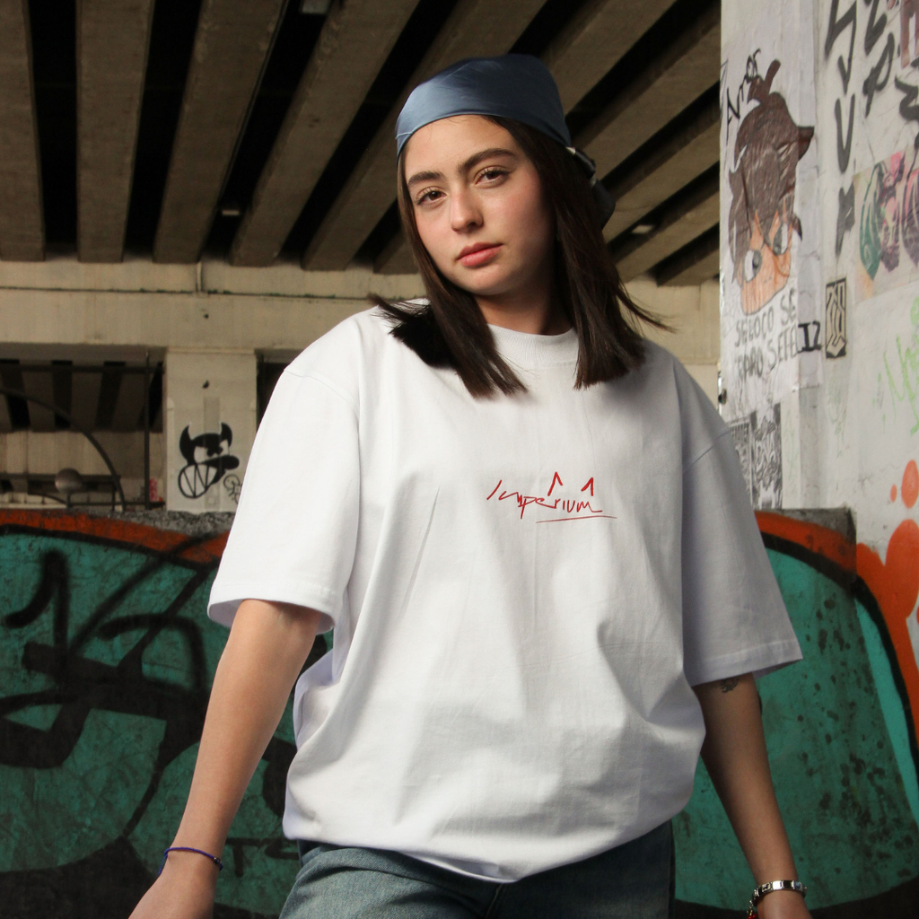 Playera unisex Semi Oversize blanca | Diseño mujer WHITE BOX COLLECTION