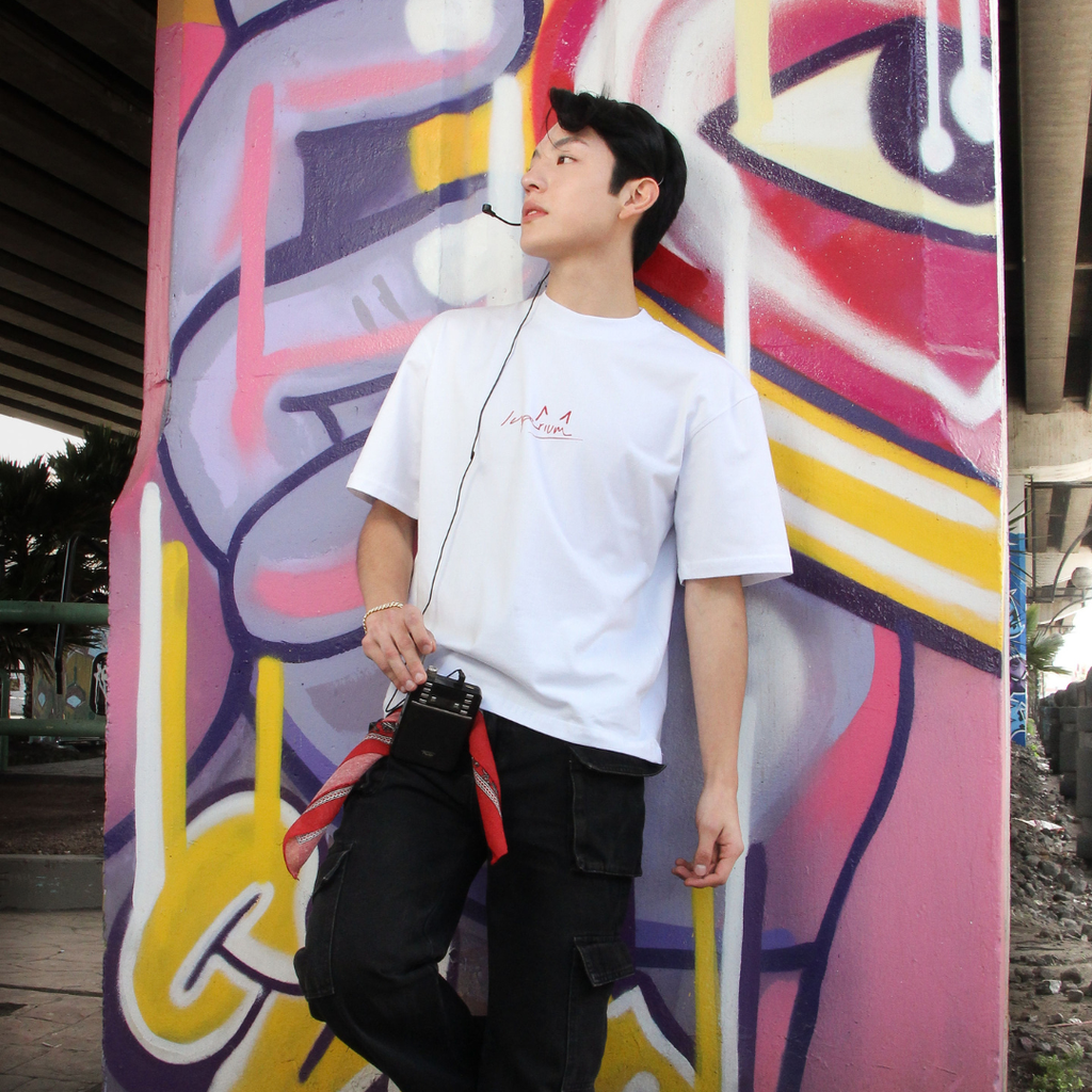 Playera unisex Semi Oversize blanca | Diseño hombre WHITE BOX COLLECTION