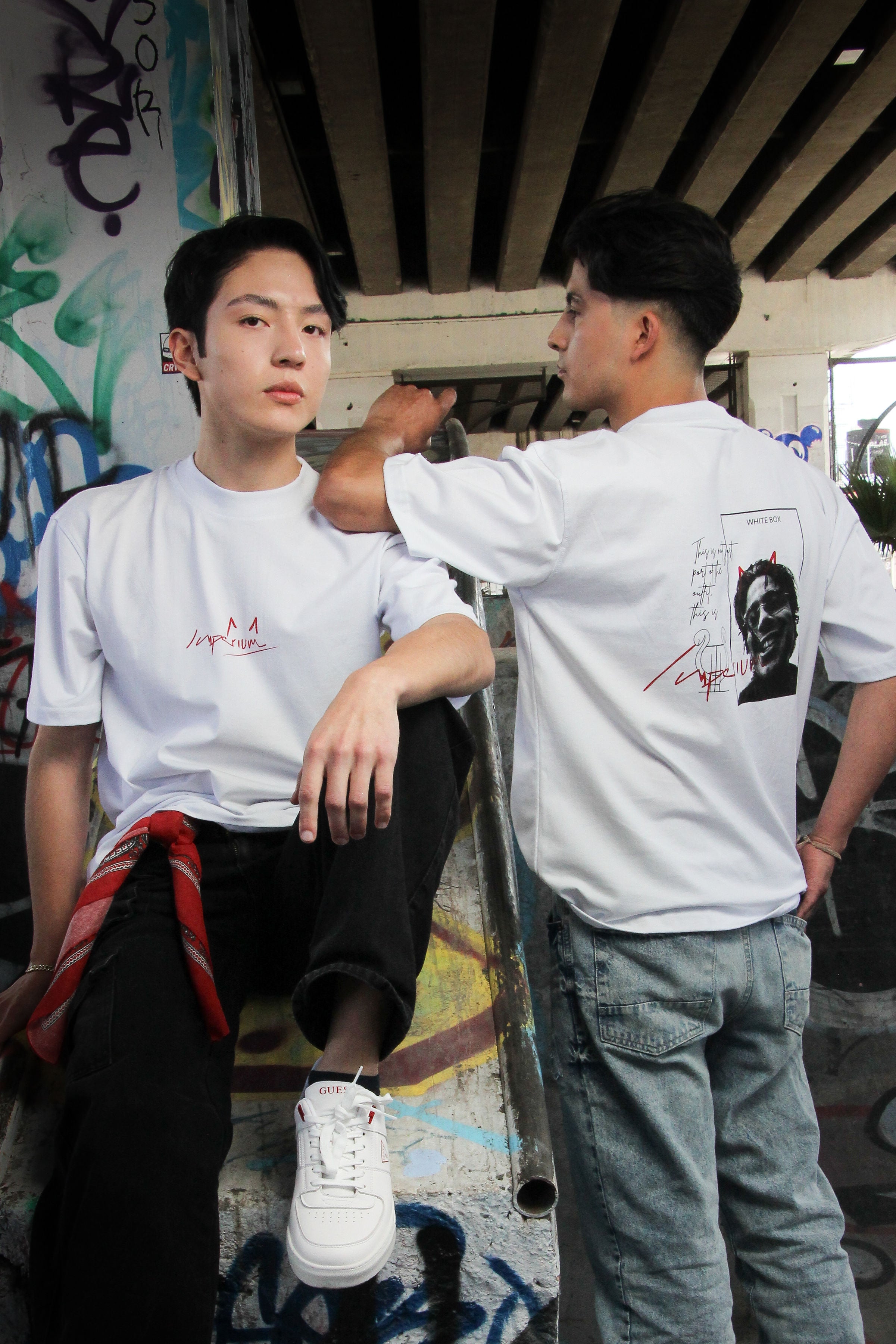 Playera unisex Semi Oversize blanca | Diseño hombre WHITE BOX COLLECTION