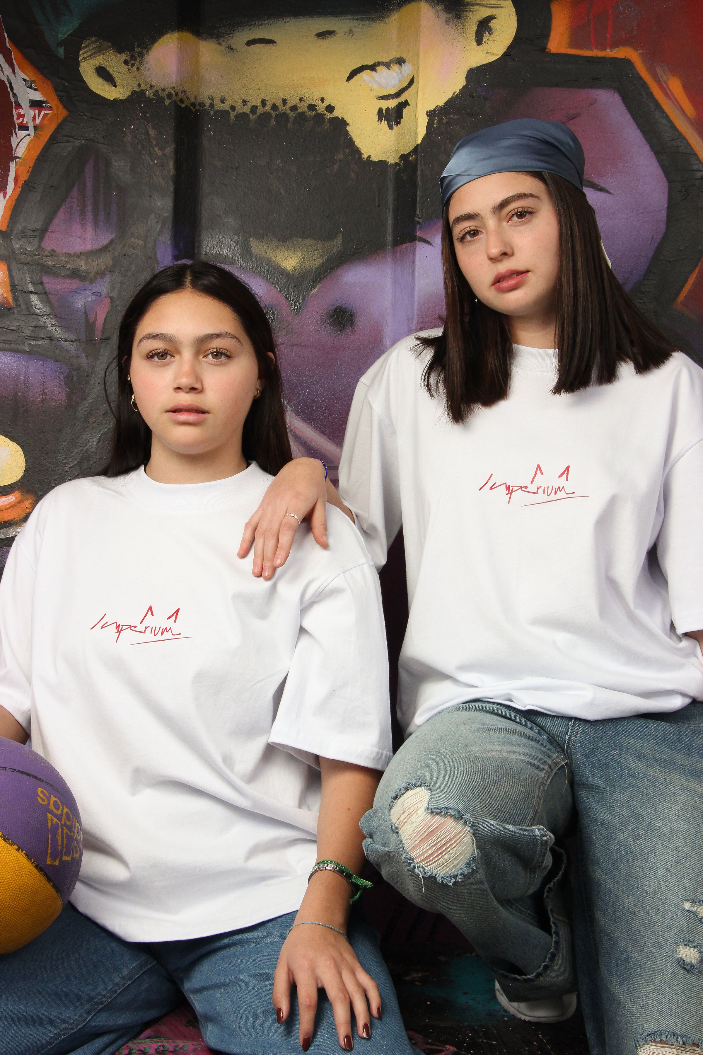 Playera unisex Semi Oversize blanca | Diseño mujer WHITE BOX COLLECTION