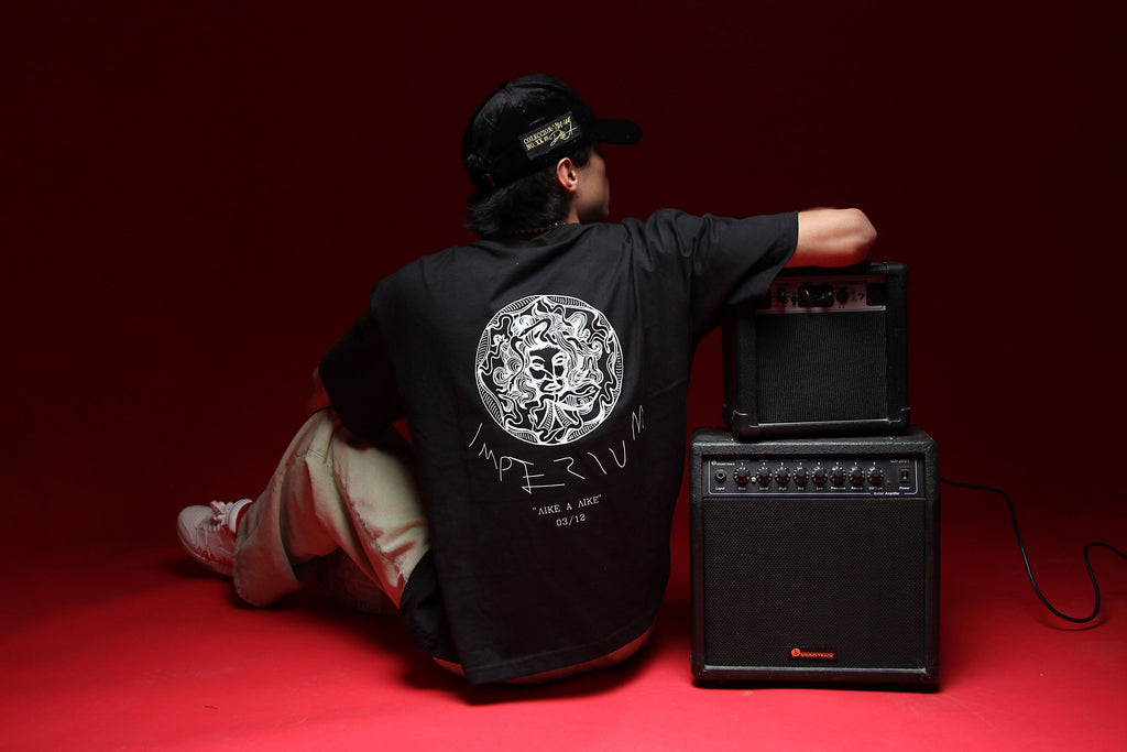 Playera Semi Oversize Negra | LIKE A LIKE COLLECTION