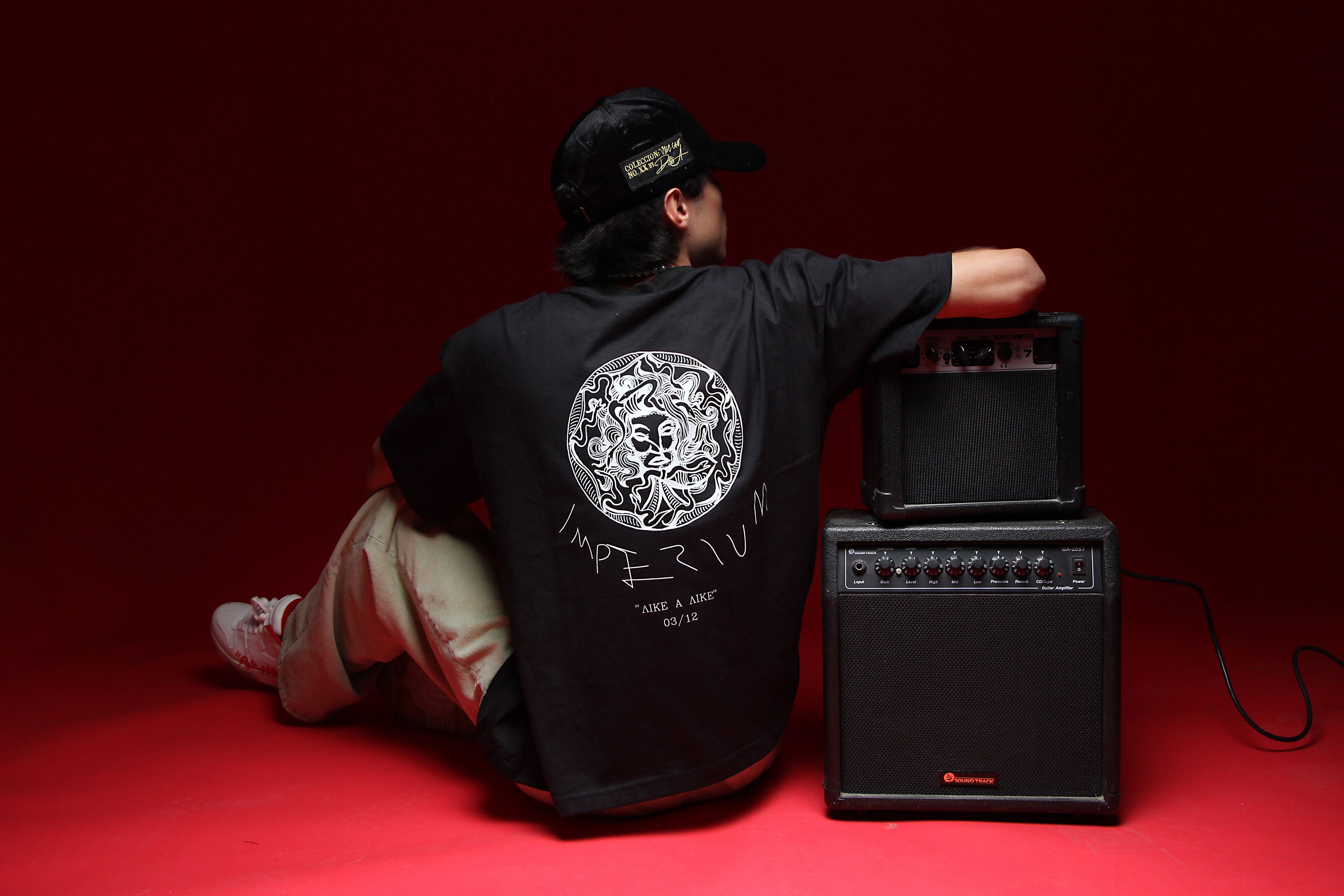 Playera Semi Oversize Negra | LIKE A LIKE COLLECTION